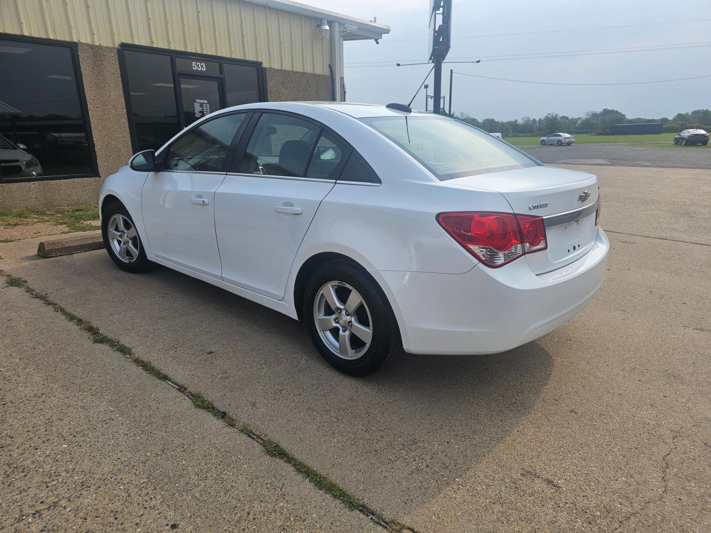 2016 WHITE Chevrolet Cruze 2LT Auto (1G1PE5SB8G7) with an 1.4L L4 DOHC 16V TURBO engine, 6-Speed Automatic transmission, located at 533 S Seven Points BLVD, Seven Points, TX, 75143, (430) 255-4030, 32.313999, -96.209351 - Photo#3